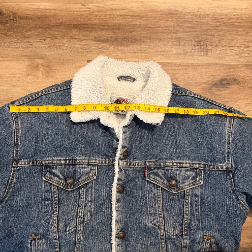 Vintage Levi’s Sherpa Lined Denim Trucker Jacket Mens M blue USA made western
